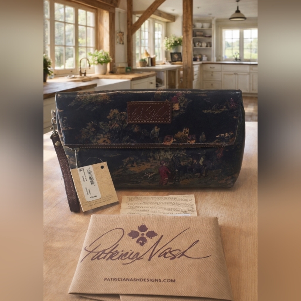 NWT Patricia Nash VALERIE fold-over Wristlet Clutch In Kent Countryside Pattern